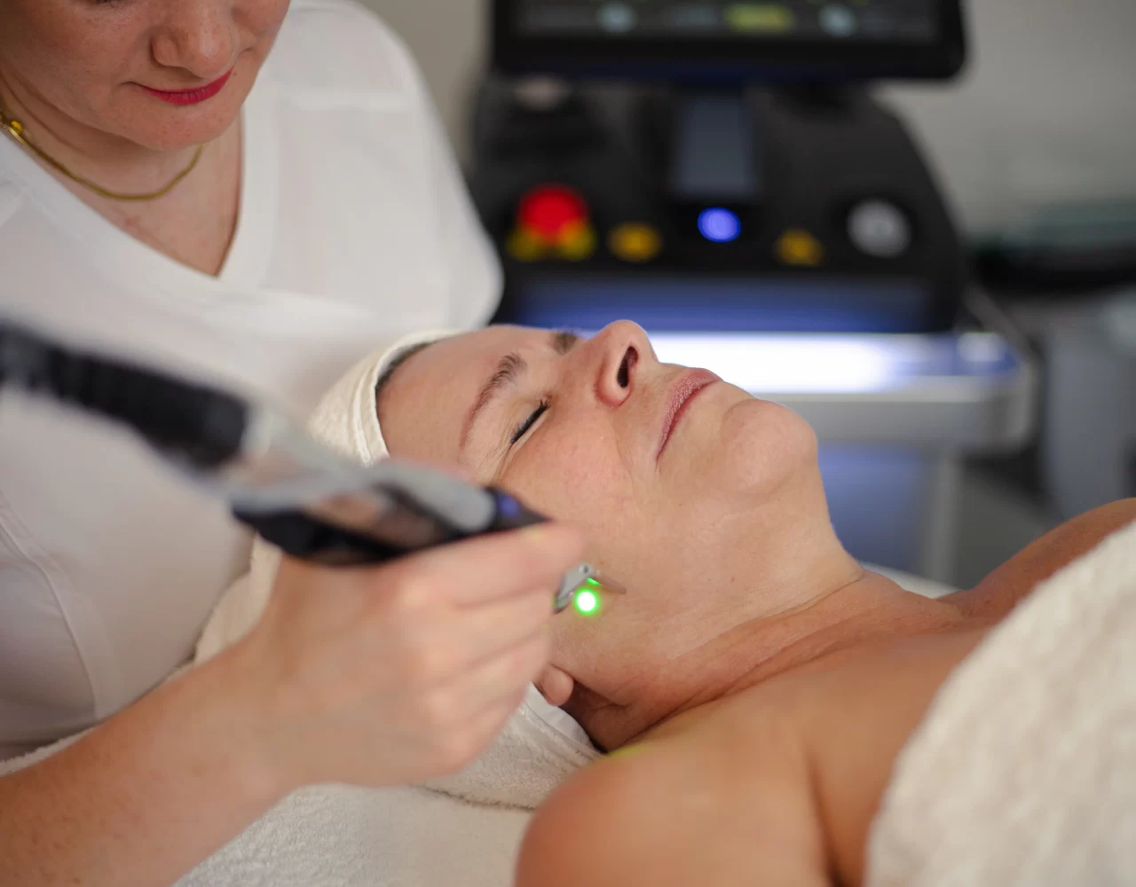 Estética Facial - Rejuvenescimento Facial Laser NDyag